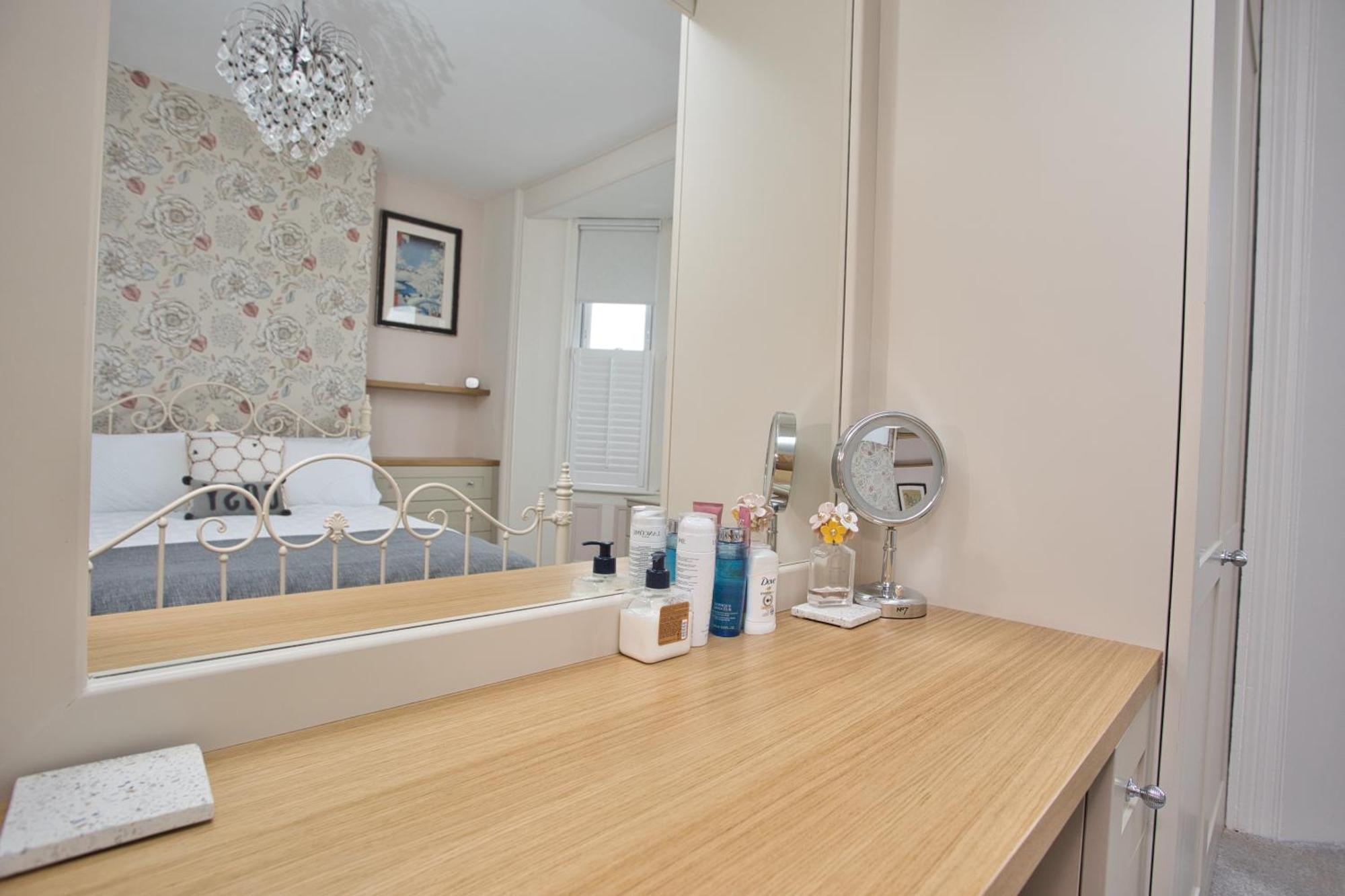 Spacious Seaside Escape In The Heart Of Deal, 4 Mins From The Beach Bagian luar foto