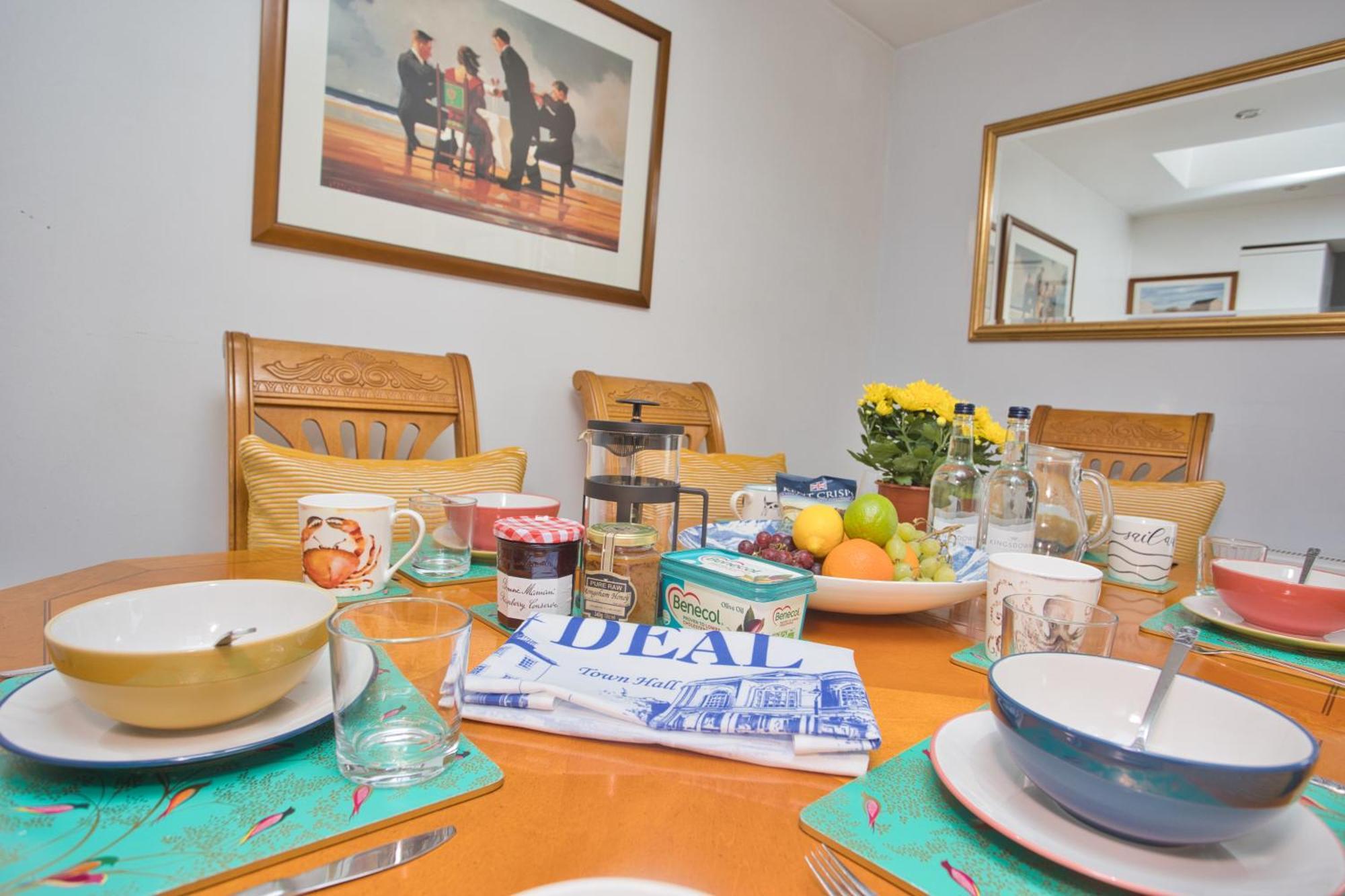 Spacious Seaside Escape In The Heart Of Deal, 4 Mins From The Beach Bagian luar foto