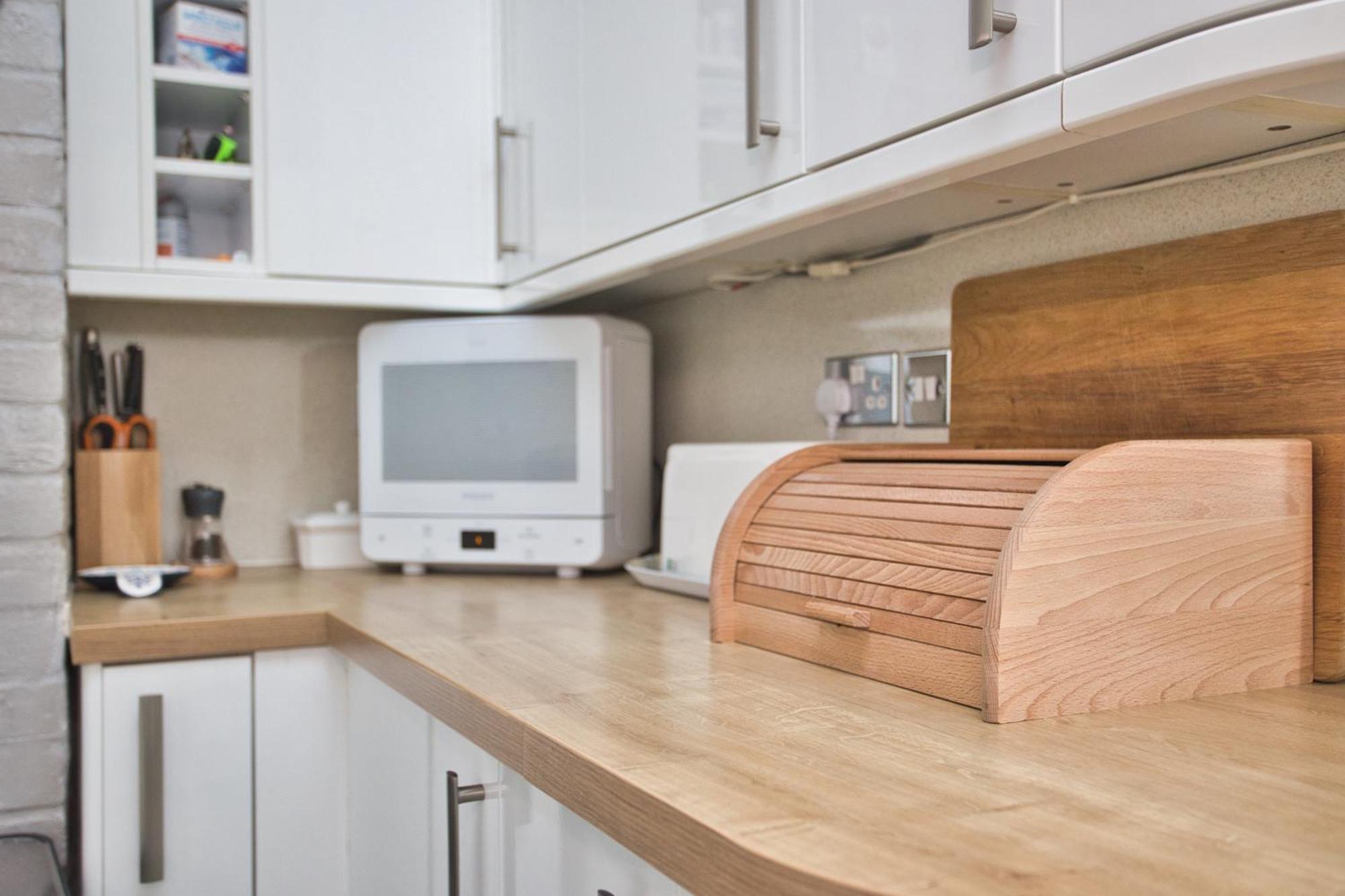 Spacious Seaside Escape In The Heart Of Deal, 4 Mins From The Beach Bagian luar foto