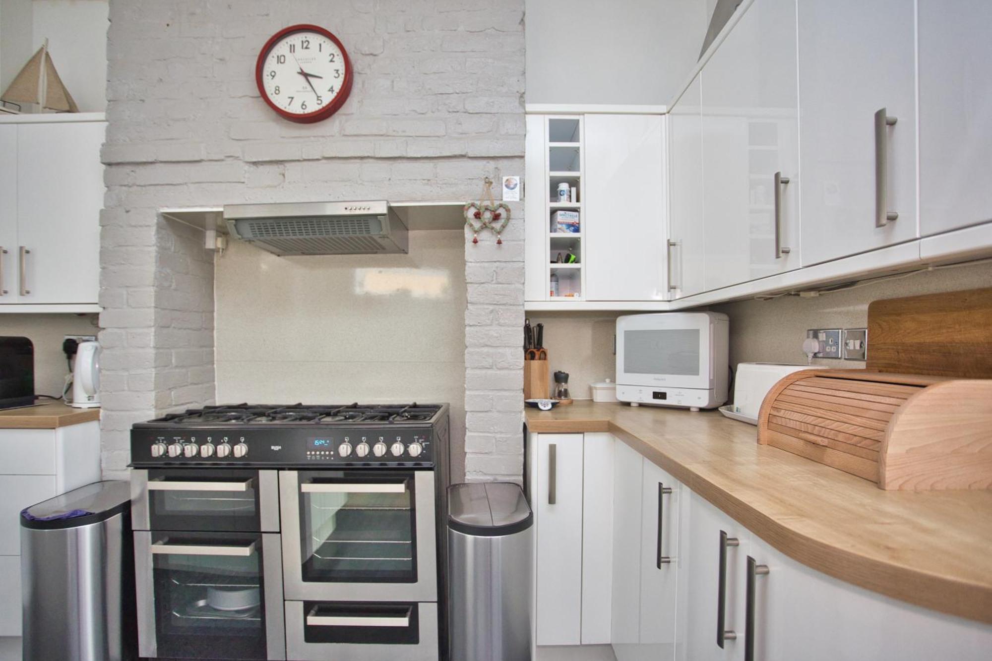 Spacious Seaside Escape In The Heart Of Deal, 4 Mins From The Beach Bagian luar foto