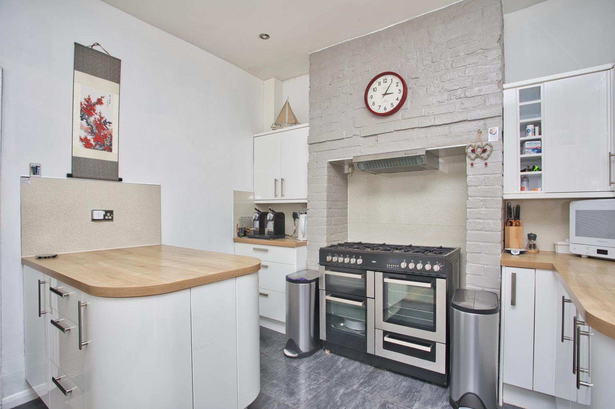 Spacious Seaside Escape In The Heart Of Deal, 4 Mins From The Beach Bagian luar foto