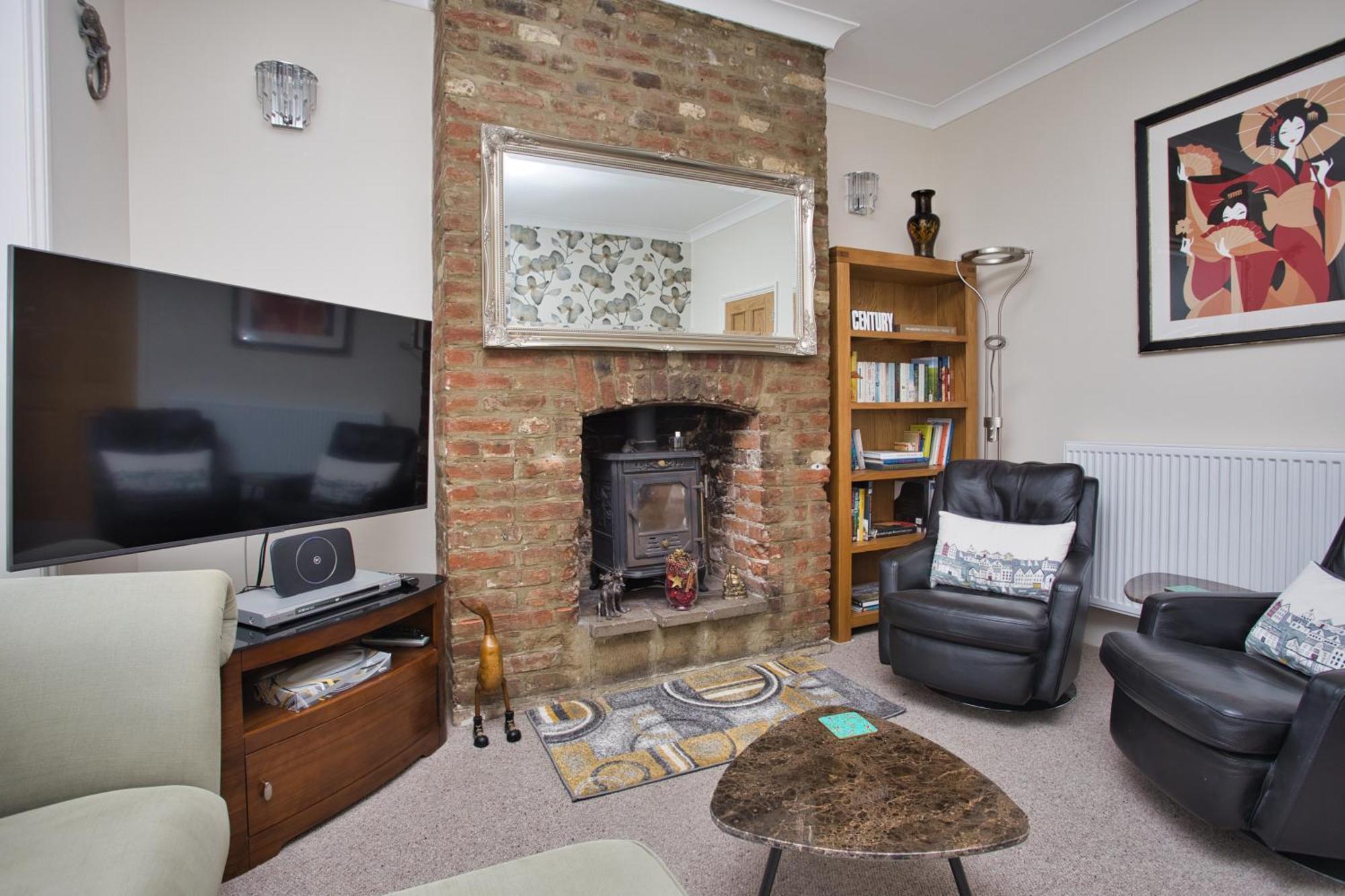 Spacious Seaside Escape In The Heart Of Deal, 4 Mins From The Beach Bagian luar foto