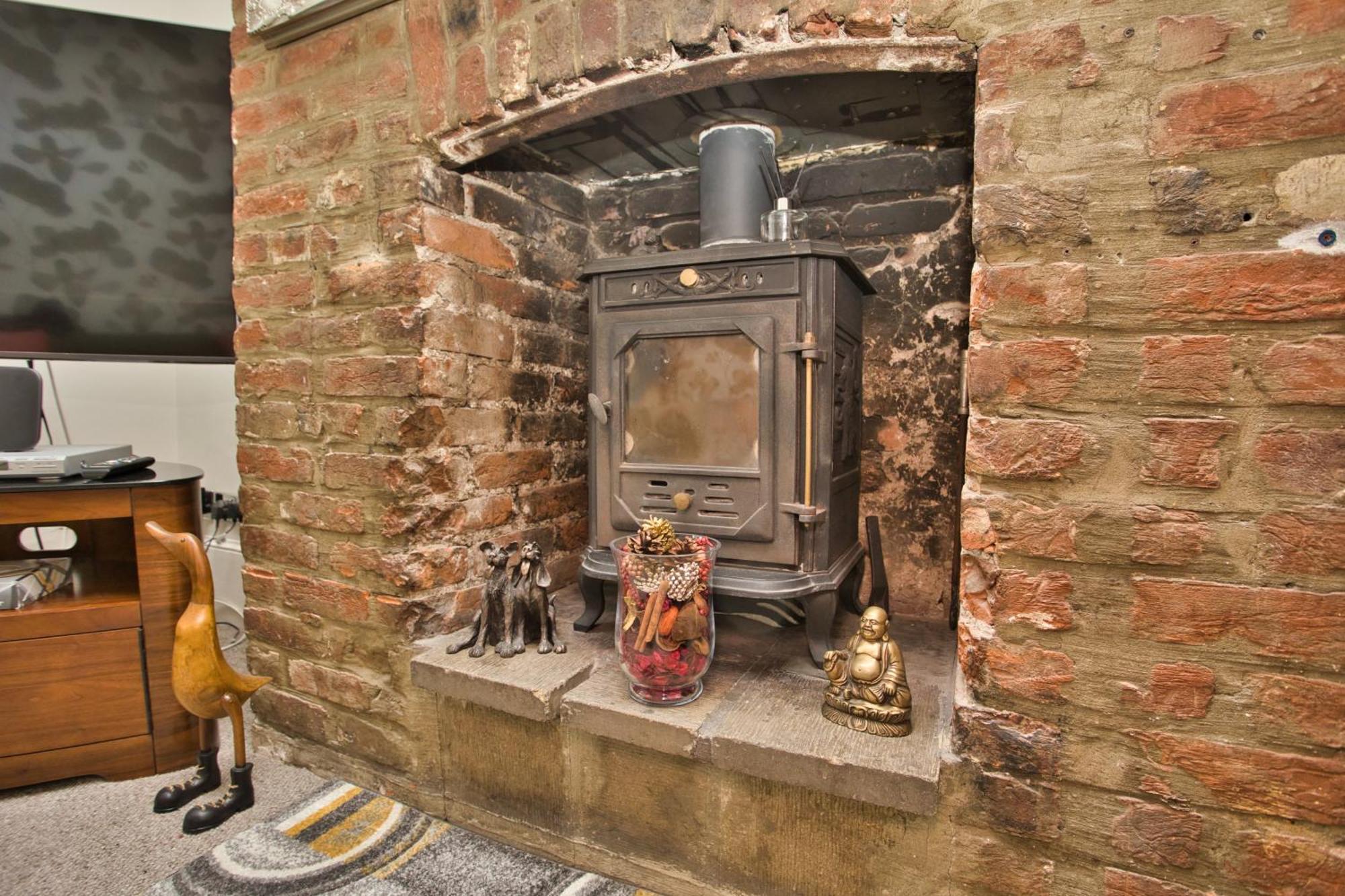 Spacious Seaside Escape In The Heart Of Deal, 4 Mins From The Beach Bagian luar foto