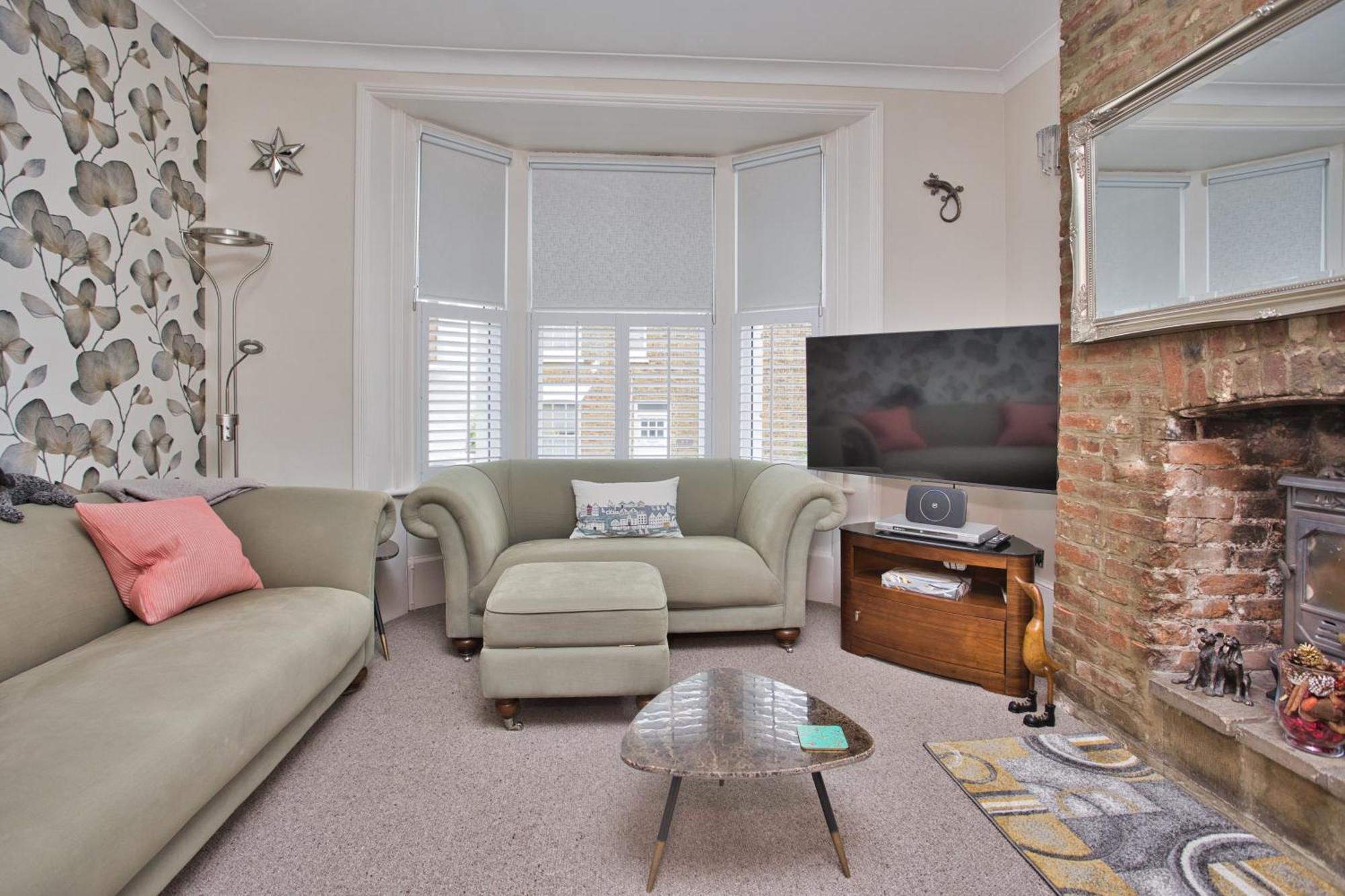 Spacious Seaside Escape In The Heart Of Deal, 4 Mins From The Beach Bagian luar foto